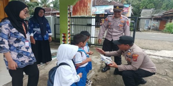 Sat Binmas Polres Tanggamus Gelar Penyuluhan dan Sambang Kamtibmas di Kota Agung Timur dan Pantai Limau