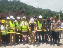 Bupati Tanggamus Bersama Forkopimda dan Anggota DPR RI Resmikan Ruas Jalan Sedayu-Tugu Papak