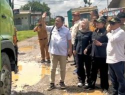 Komisi IV DPRD Lampung Turun Ke Lampung Tengah Tinjau Ruas Jalan Yang Rusak
