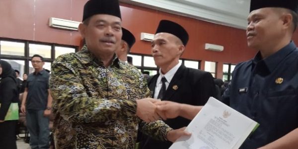 Bursah Zarnubi(BZ) Lantik dan Berikan Tugas Kepala Sekolah SD dan SMP Se-Kabupaten Lahat
