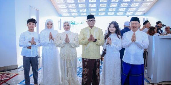 Shalat Ied Bersama Ribuan Masyarakat Lampung, Gubernur Rahmat Mirzani Djausal Ajak Masyarakat Perkuat Kepedulian dan Persatuan di Momentum Idul Fitri  1447 H