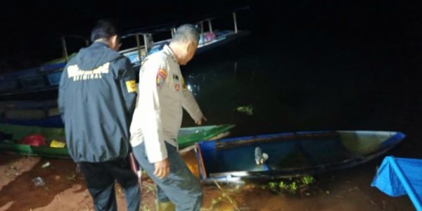 Polsek Pulau Panggung Identifikasi TKP Dugaan Korban Tenggelam di Genangan Waduk Batu Tegi