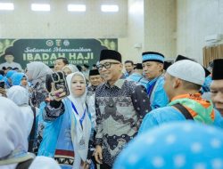 Gubernur Rahmat Mirzani Djausal dan Wagub Jihan Nurlela Lepas Keberangkatan Jemaah Haji Kloter 7 Asal Bandarlampung