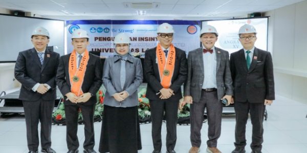 Gubernur Rahmat Mirzani Djausal Raih Predikat Lulusan Terbaik Program Profesi Insinyur Fakultas Teknik Universitas Lampung Periode April 2026