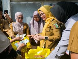 Pasar Murah Minyak Goreng di Pasar Sukaraja Gedong Tataan Disambut Antusias Warga