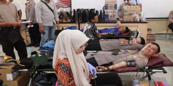 Polres Tanggamus Gelar Donor Darah Meriahkan Hari Bhayangkara ke 80