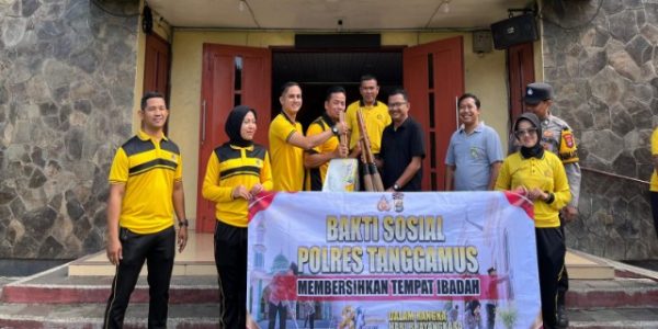 Serentak, Polres Tanggamus dan Jajaran Gelar Bakti Sosial di Tempat Ibadah Sambut Hari Bhayangkara ke-80