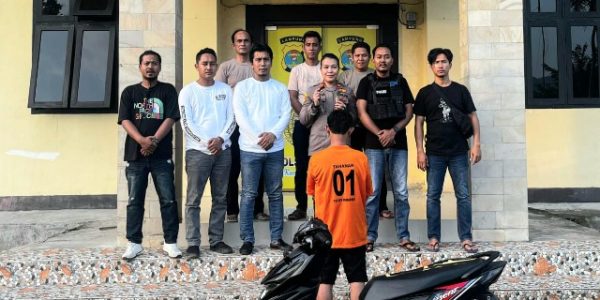Polsek Wonosobo Dibantu Warga Tangkap Pria Bawa Badik Pengancam Warga