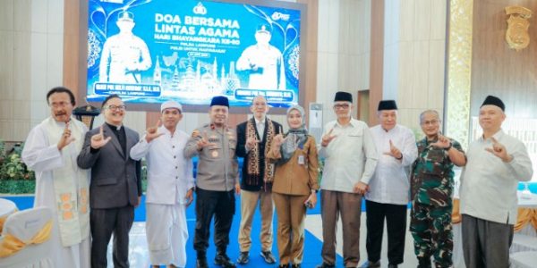 Wagub Jihan Nurlela Bersama Forkopimda, Tokoh Agama, dan Tokoh Masyarakat Hadiri Doa Bersama Lintas Agama dalam Rangka Hari Bhayangkara ke-80