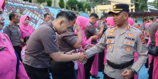 Kapolres AKBP Rahmad Sujatmiko Pimpin Upacara Kenaikan Pangkat 56 Personel Polres Tanggamus