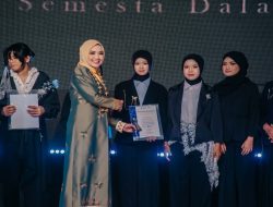 Ketua Dekranasda Provinsi Lampung Tampil di Catwalk, Tegaskan Dukungan bagi Kebangkitan Industri Kreatif Daerah