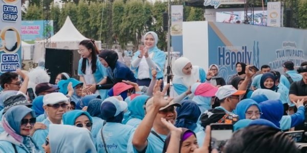 Purnama Wulan Sari Mirza Lepas Peserta Jalan Sehat Lansia,  Wujudkan Lansia Sehat dan Bahagia