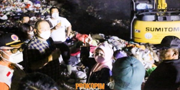 Percepat Pemadaman Kebakaran TPA Taman Sari, Bupati Nanda Instruksikan Penanganan Cepat Lintas Sektor