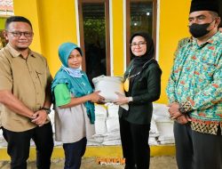 Bupati Nanda Indira Salurkan Bantuan Pangan Beras untuk Masyarakat Desa Sidodadi